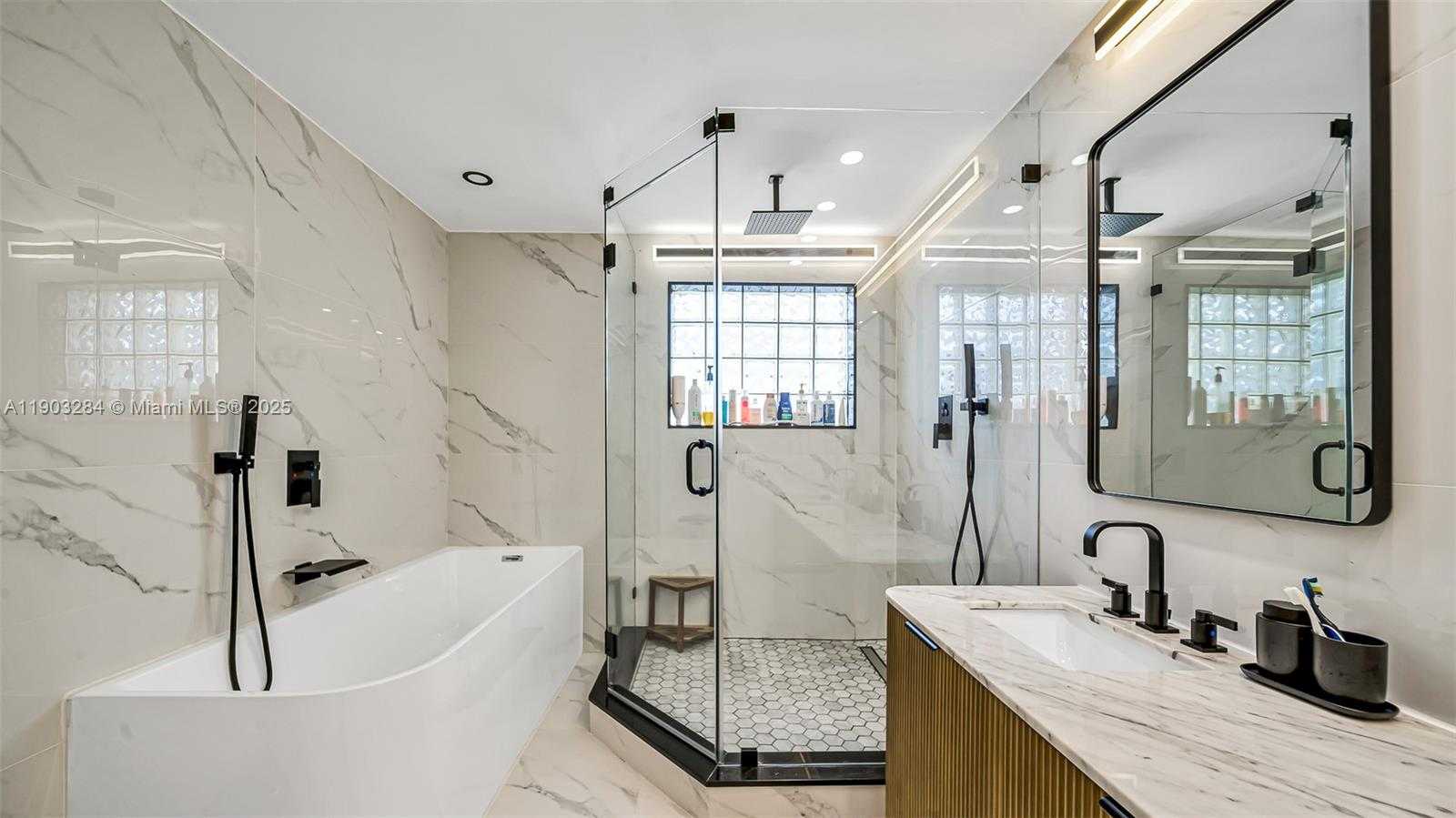 Imagen de Pequeño Objeto