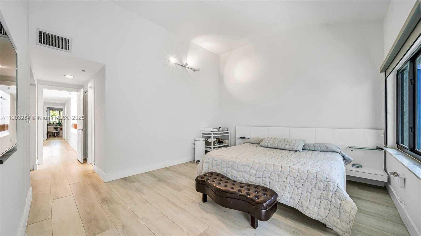 Imagen de Pequeño Objeto