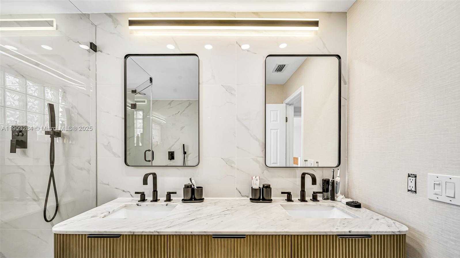 Imagen de Pequeño Objeto