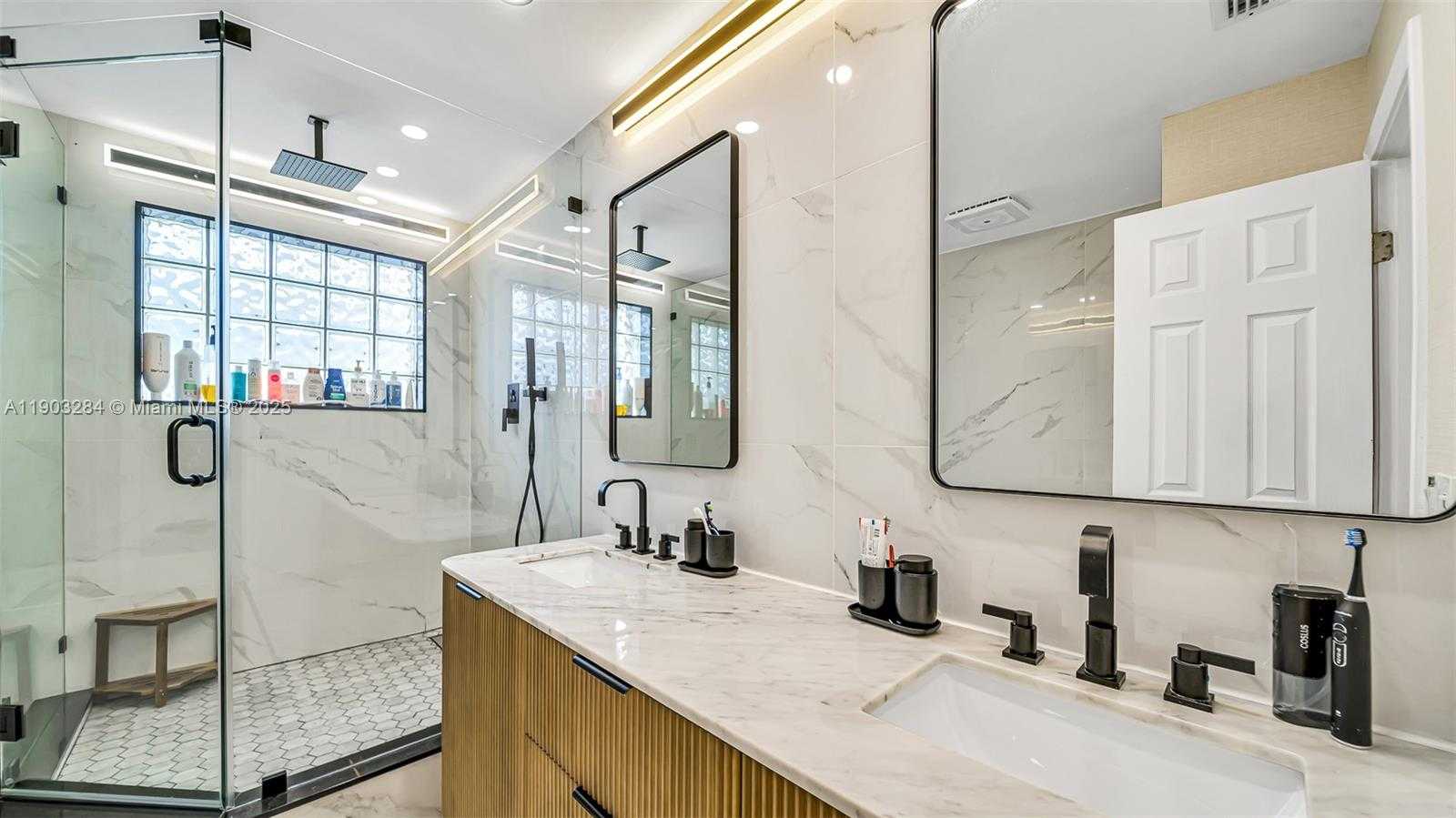 Imagen de Pequeño Objeto