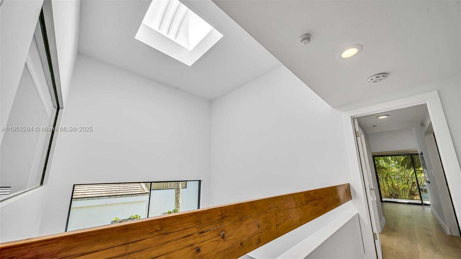 Imagen de Pequeño Objeto