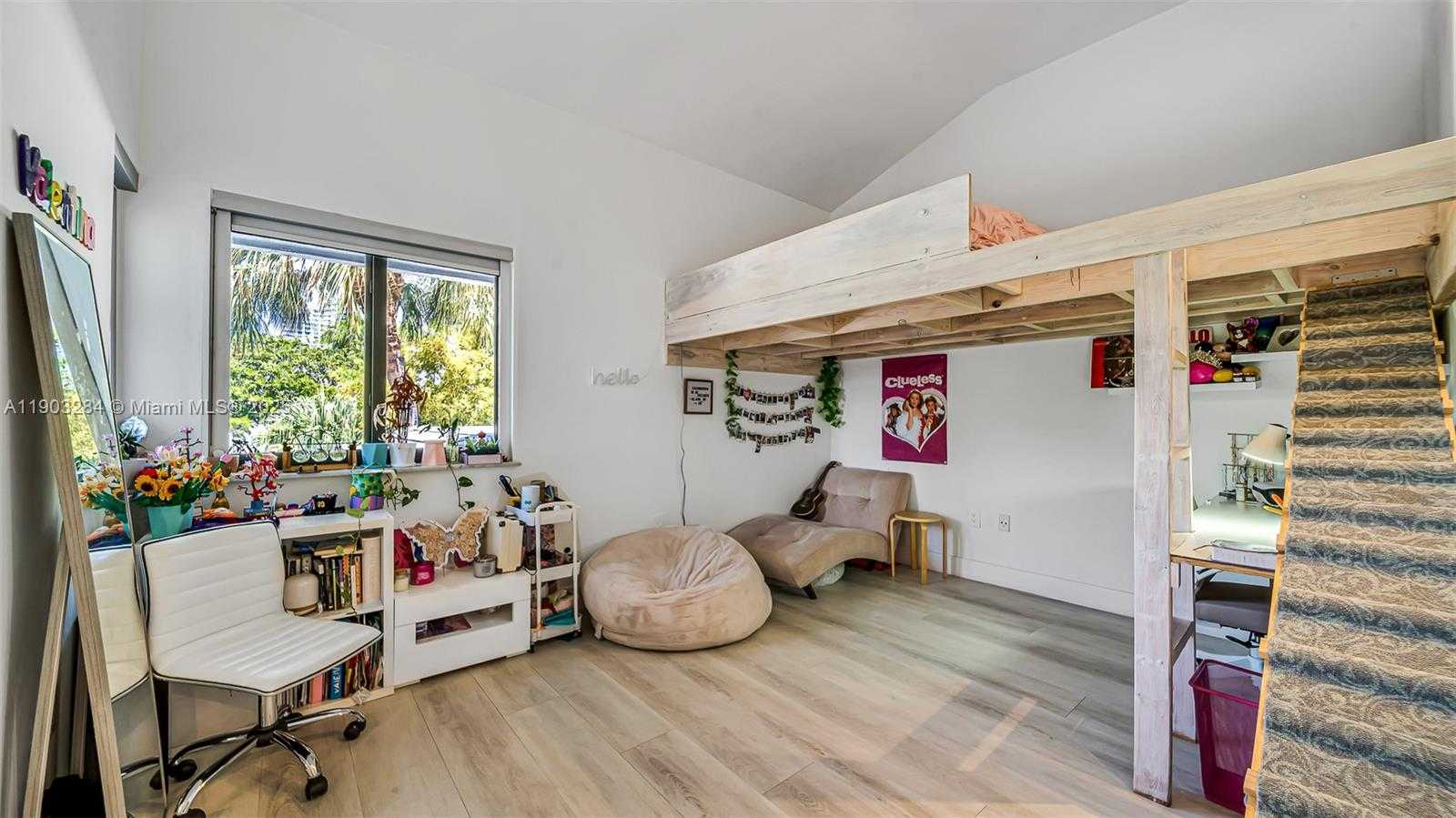 Imagen de Pequeño Objeto