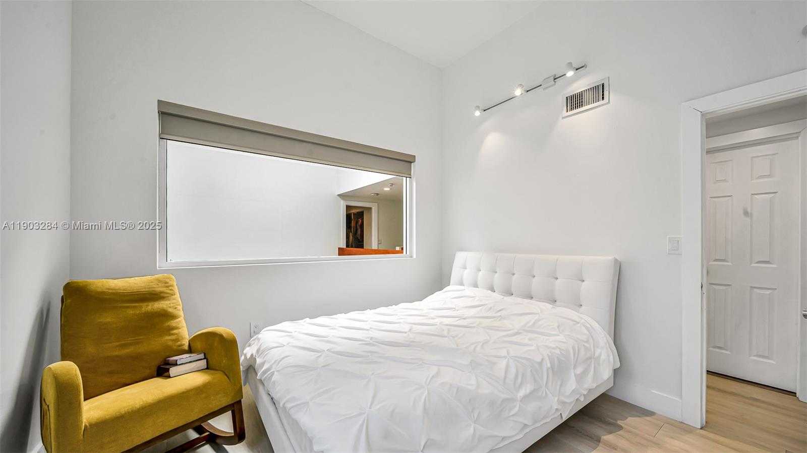 Imagen de Pequeño Objeto