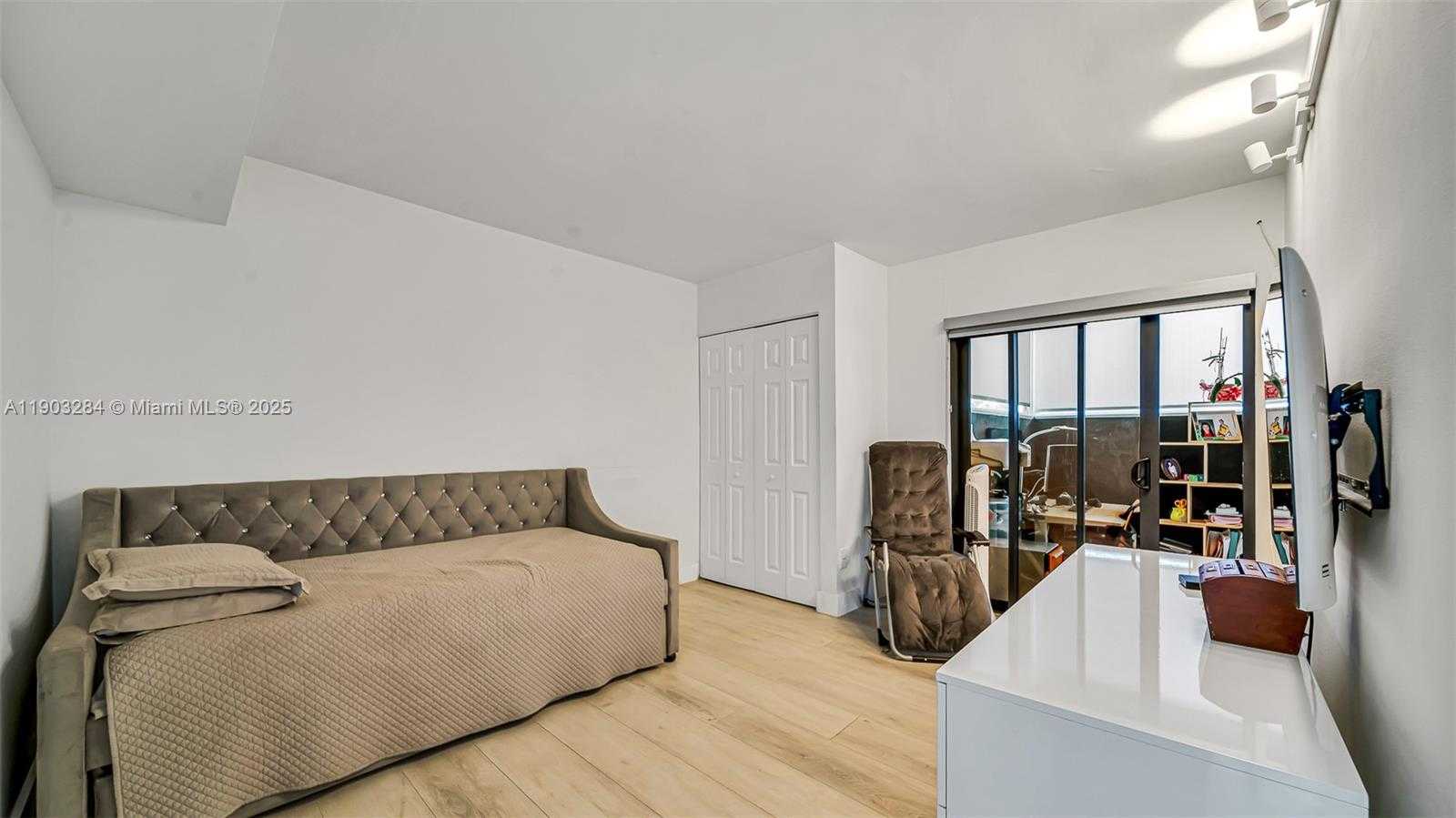 Imagen de Pequeño Objeto