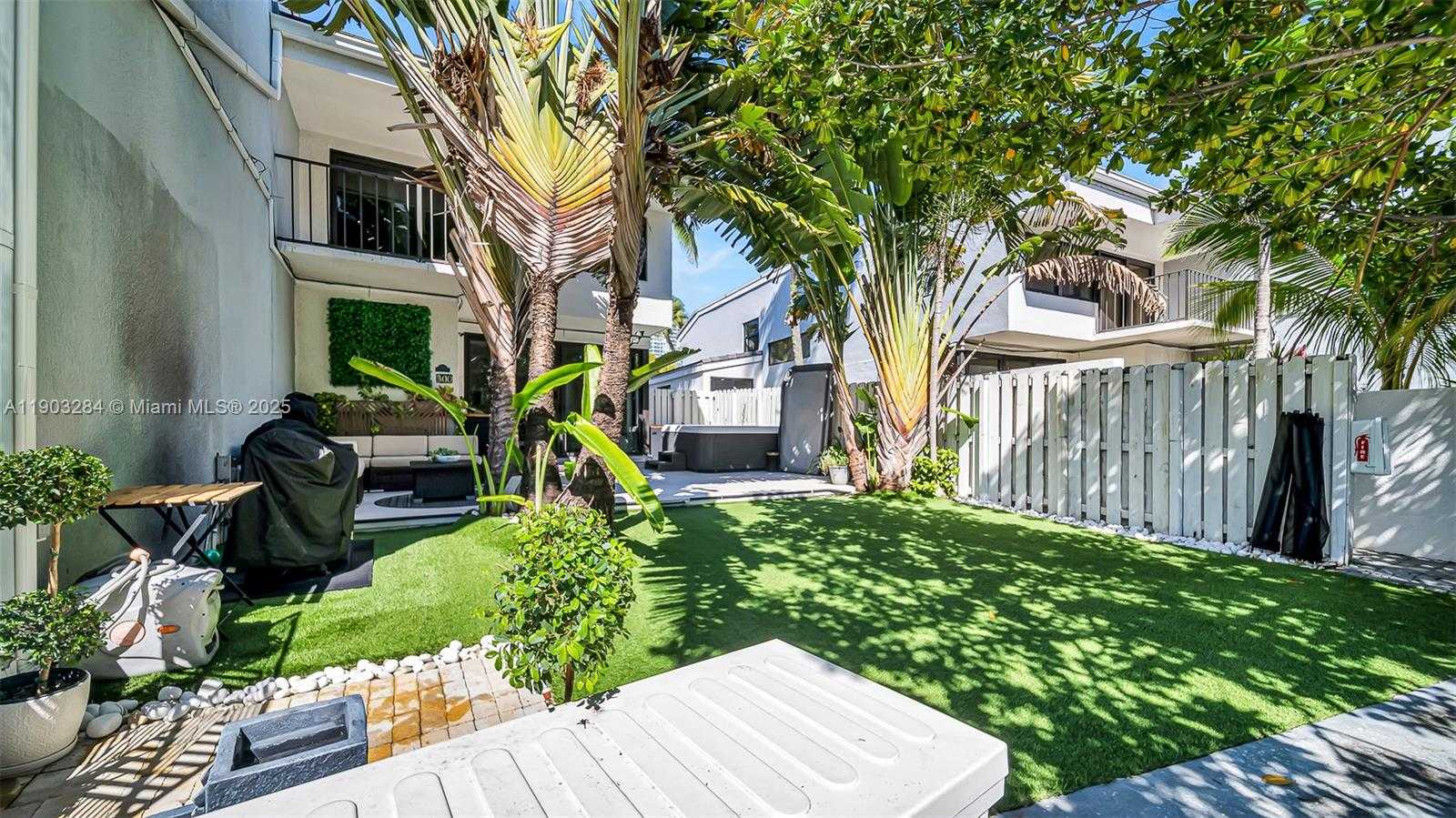 Imagen de Pequeño Objeto