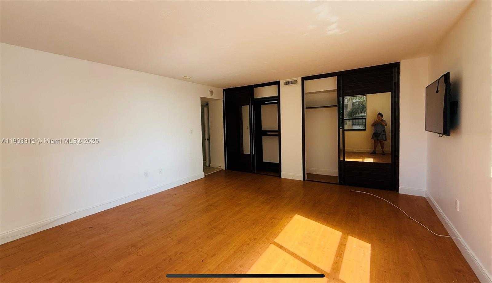 Small Image of 10185 COLLINS #308, Bal Harbour Number 6