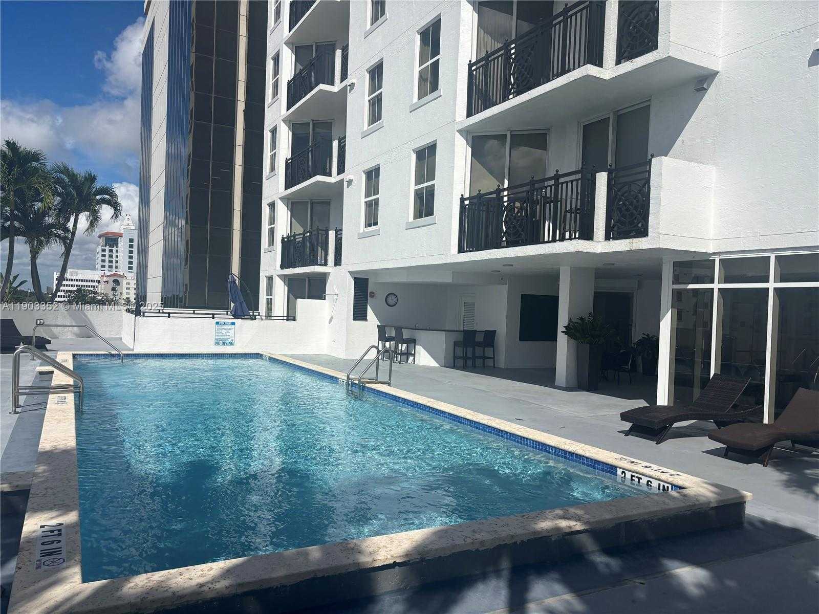 Small Image of 357 ALMERIA AVE #906, Coral Gables Number 7