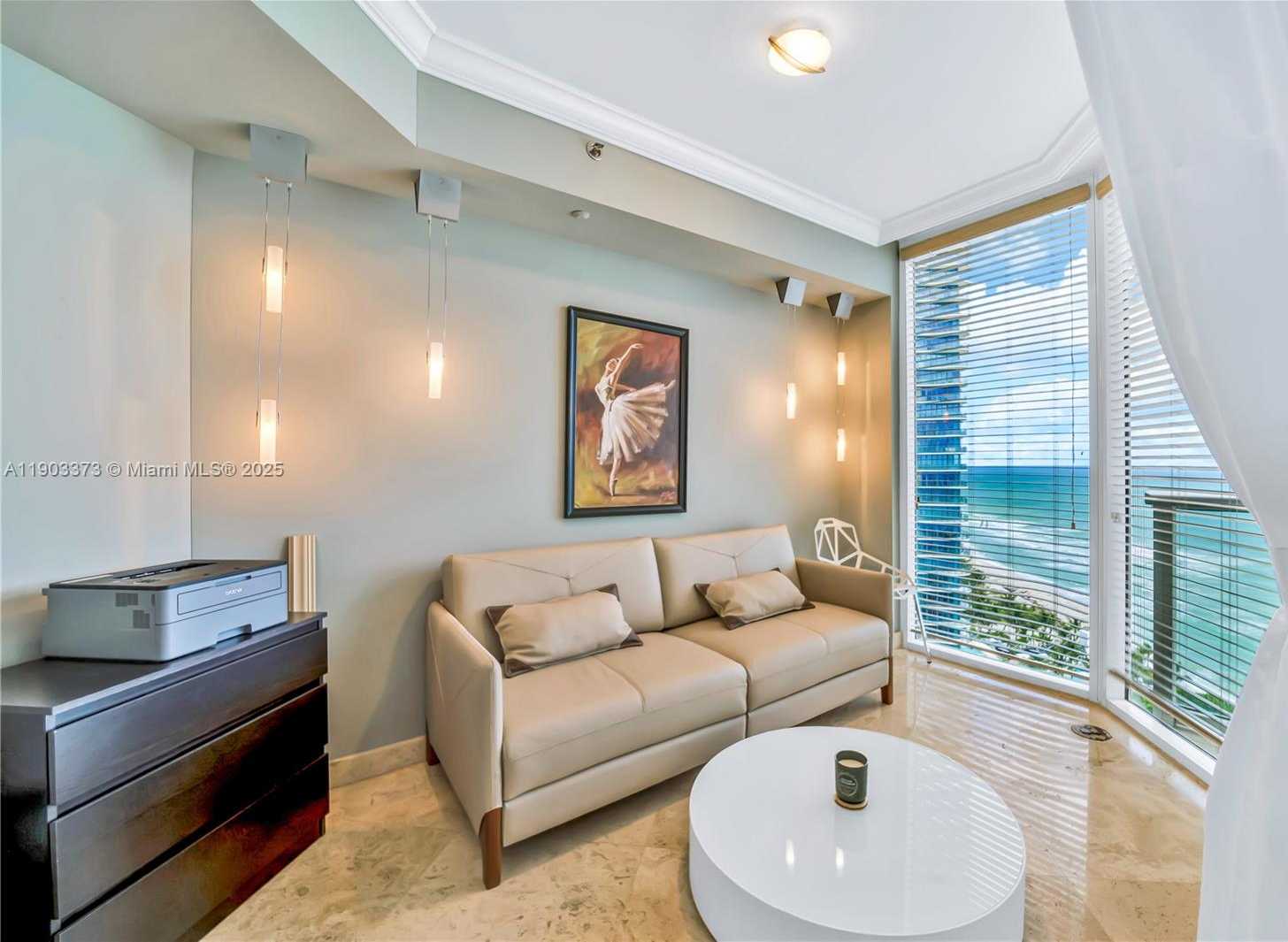 Imagen de Pequeño Objeto