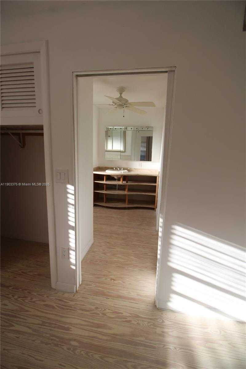 Small Image of 73 EDGEWATER DR #3, Coral Gables Number 12