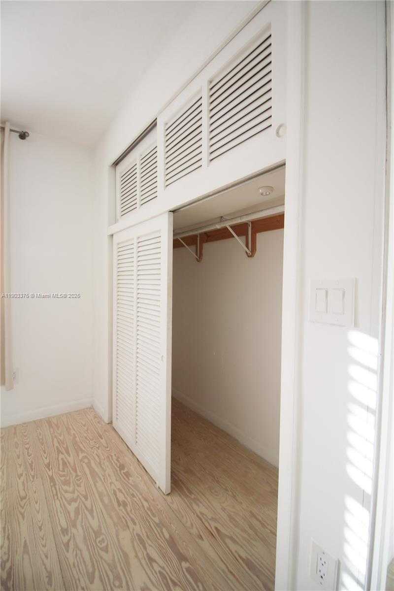 Small Image of 73 EDGEWATER DR #3, Coral Gables Number 15