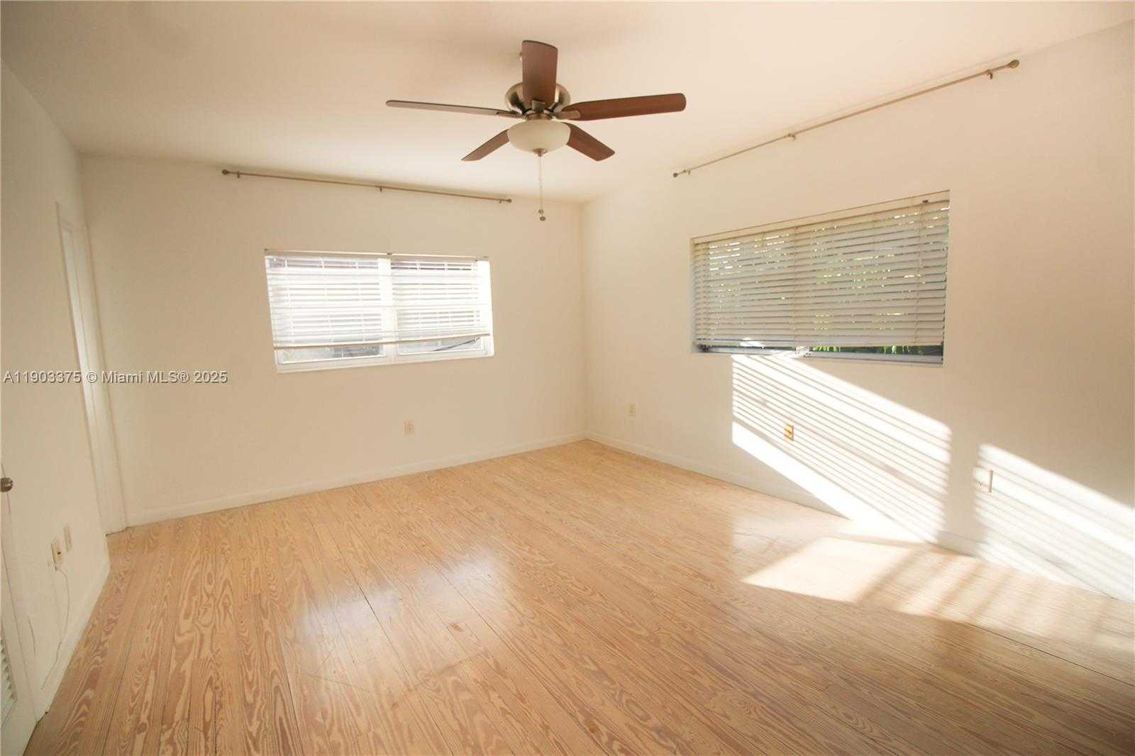 Small Image of 73 EDGEWATER DR #3, Coral Gables Number 17