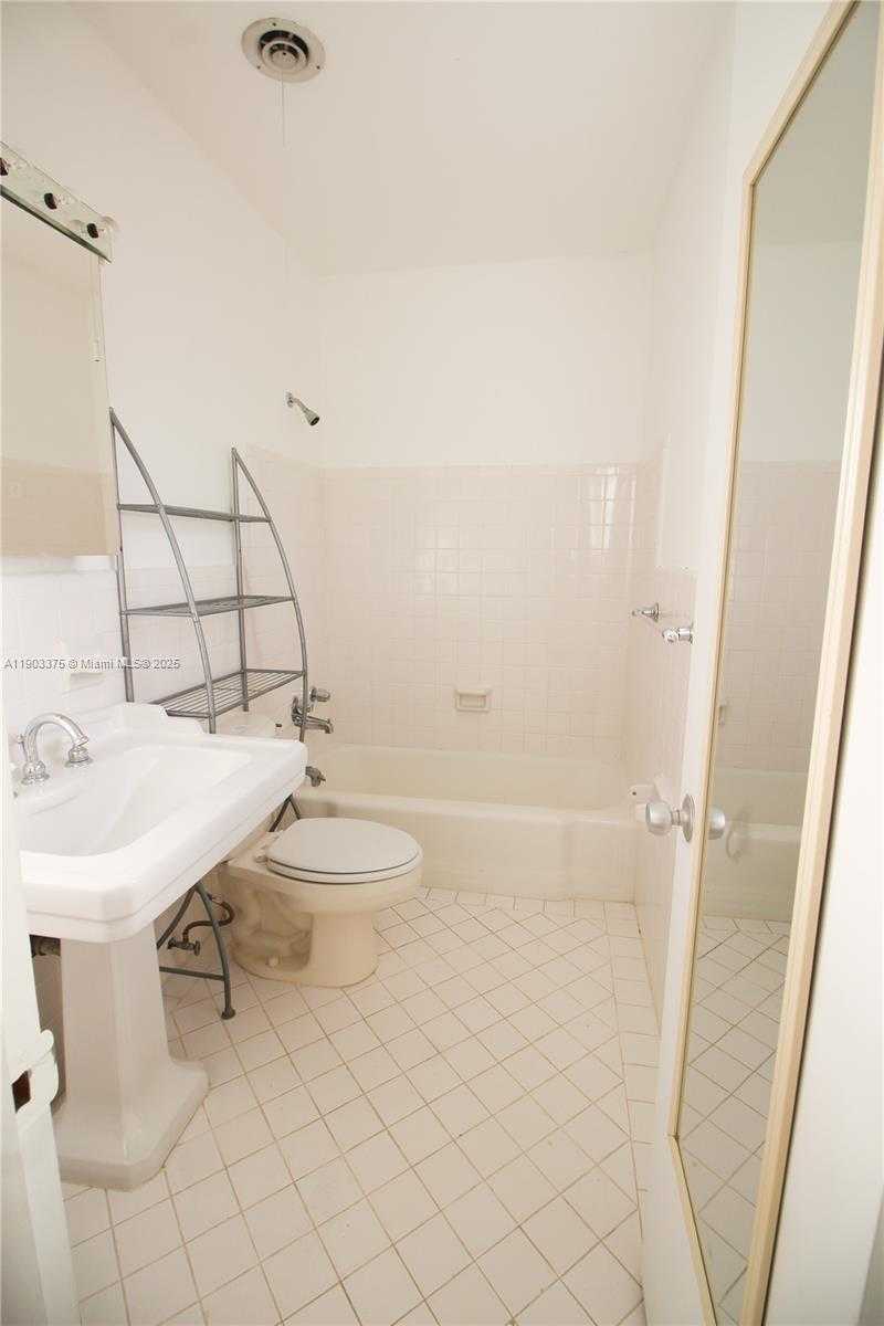 Small Image of 73 EDGEWATER DR #3, Coral Gables Number 18