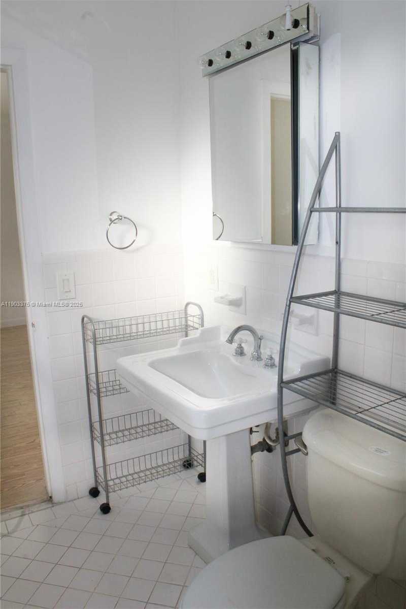 Small Image of 73 EDGEWATER DR #3, Coral Gables Number 19