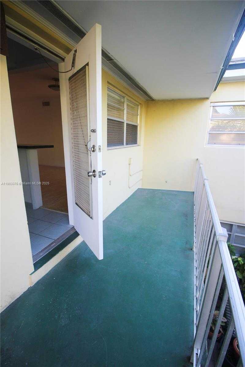 Small Image of 73 EDGEWATER DR #3, Coral Gables Number 20