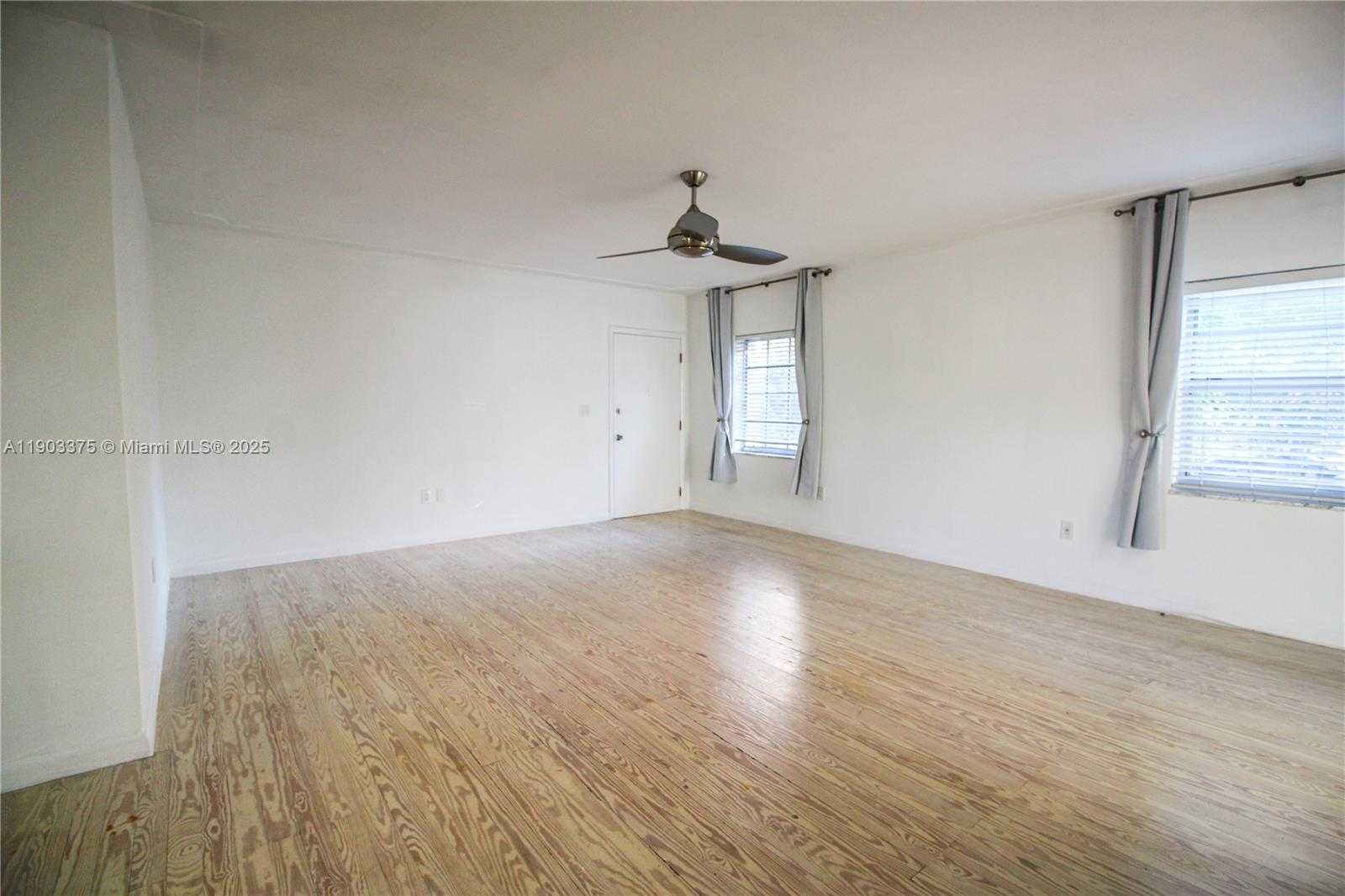 Small Image of 73 EDGEWATER DR #3, Coral Gables Number 3