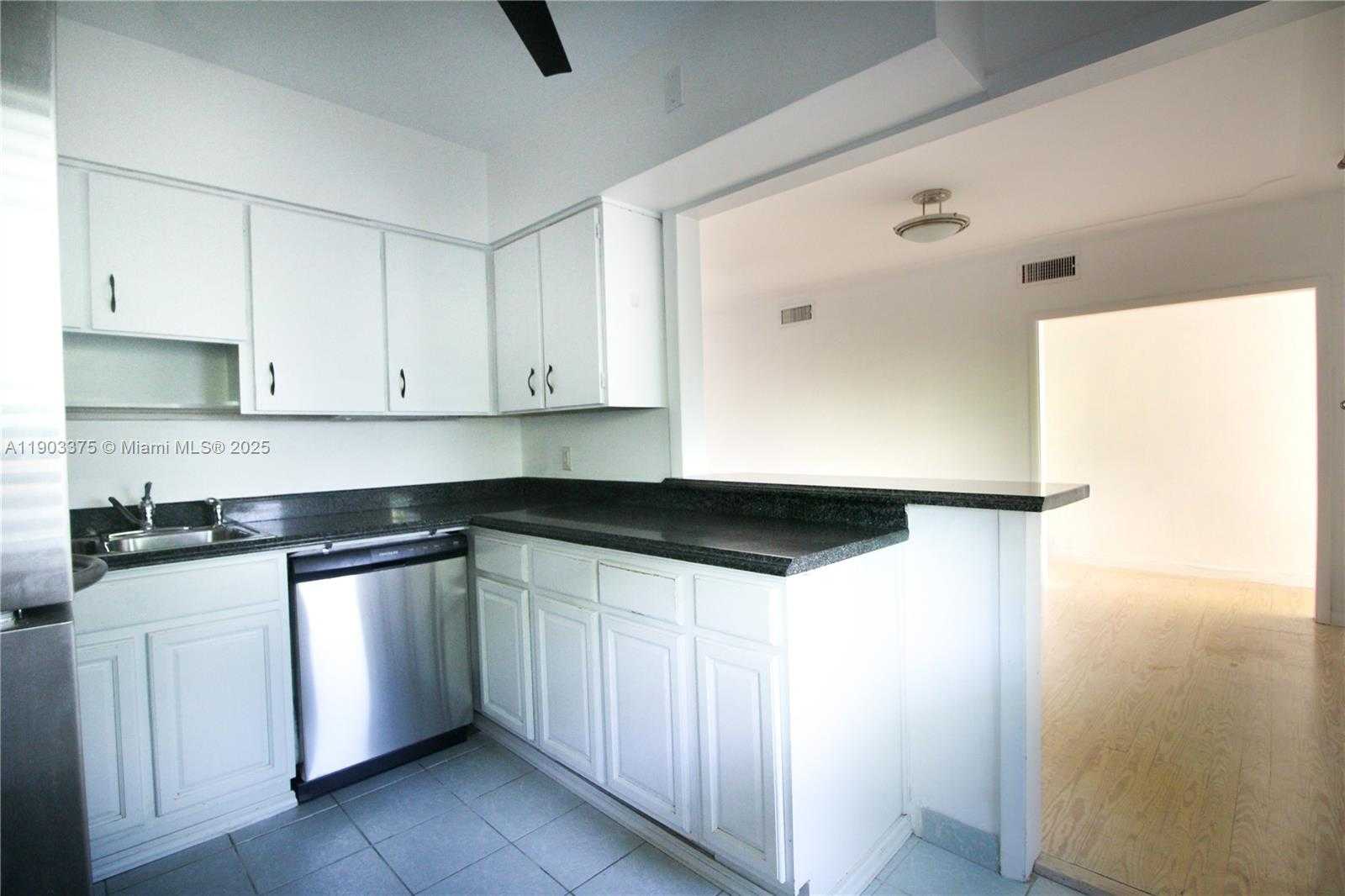 Small Image of 73 EDGEWATER DR #3, Coral Gables Number 5