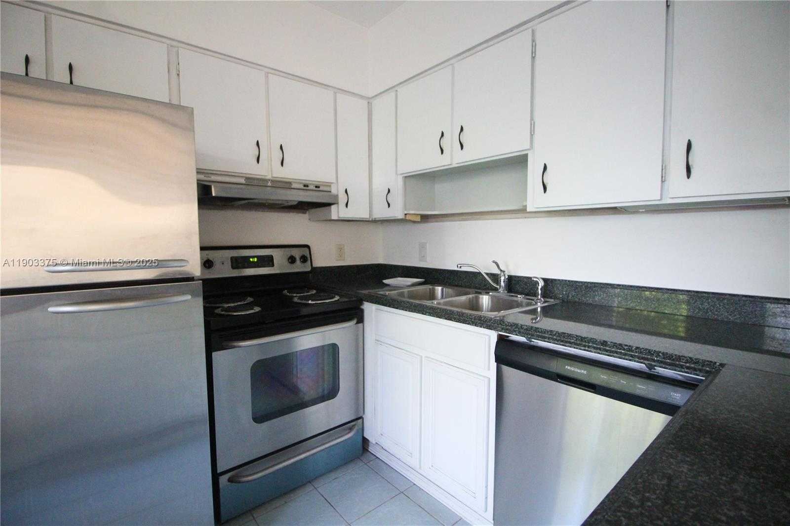 Small Image of 73 EDGEWATER DR #3, Coral Gables Number 6