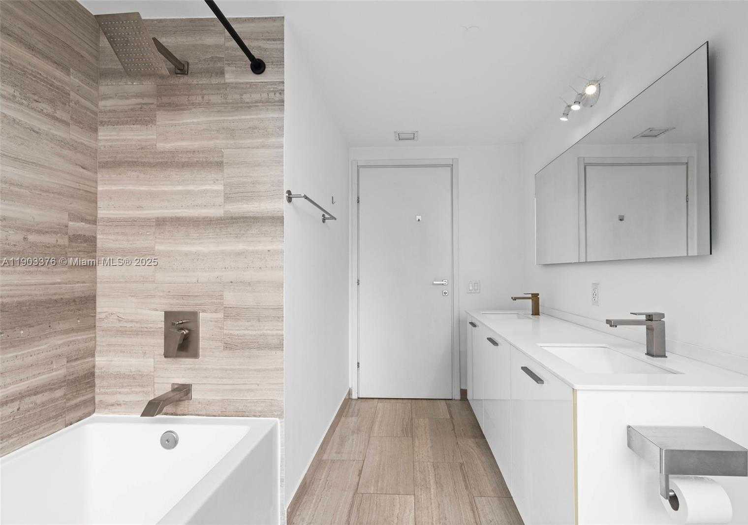 Small Image of 1300 BRICKELL BAY DR #2402, Miami Number 18