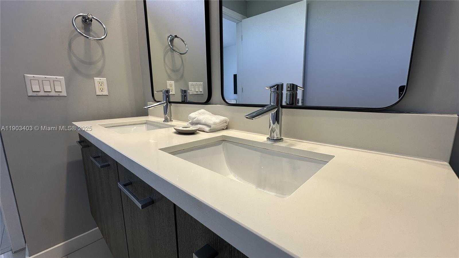 Imagen de Pequeño Objeto