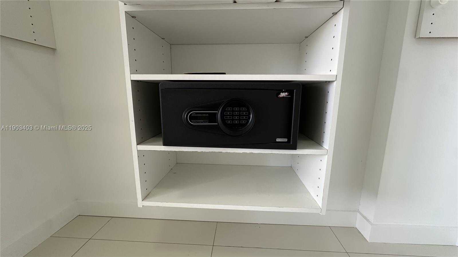 Imagen de Pequeño Objeto