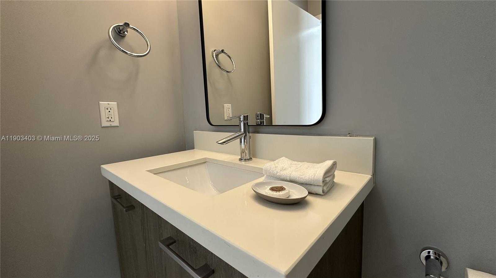 Imagen de Pequeño Objeto