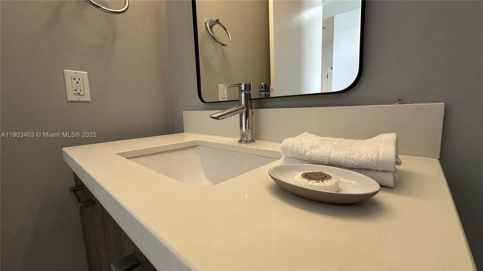 Imagen de Pequeño Objeto