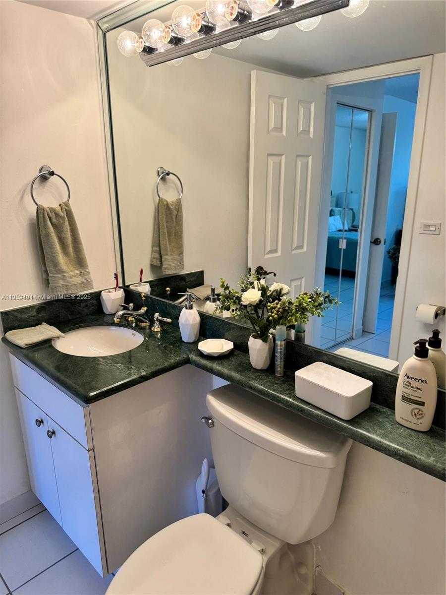 Small Image of 14401 NORTH KENDALL DR #303N, Miami Number 10