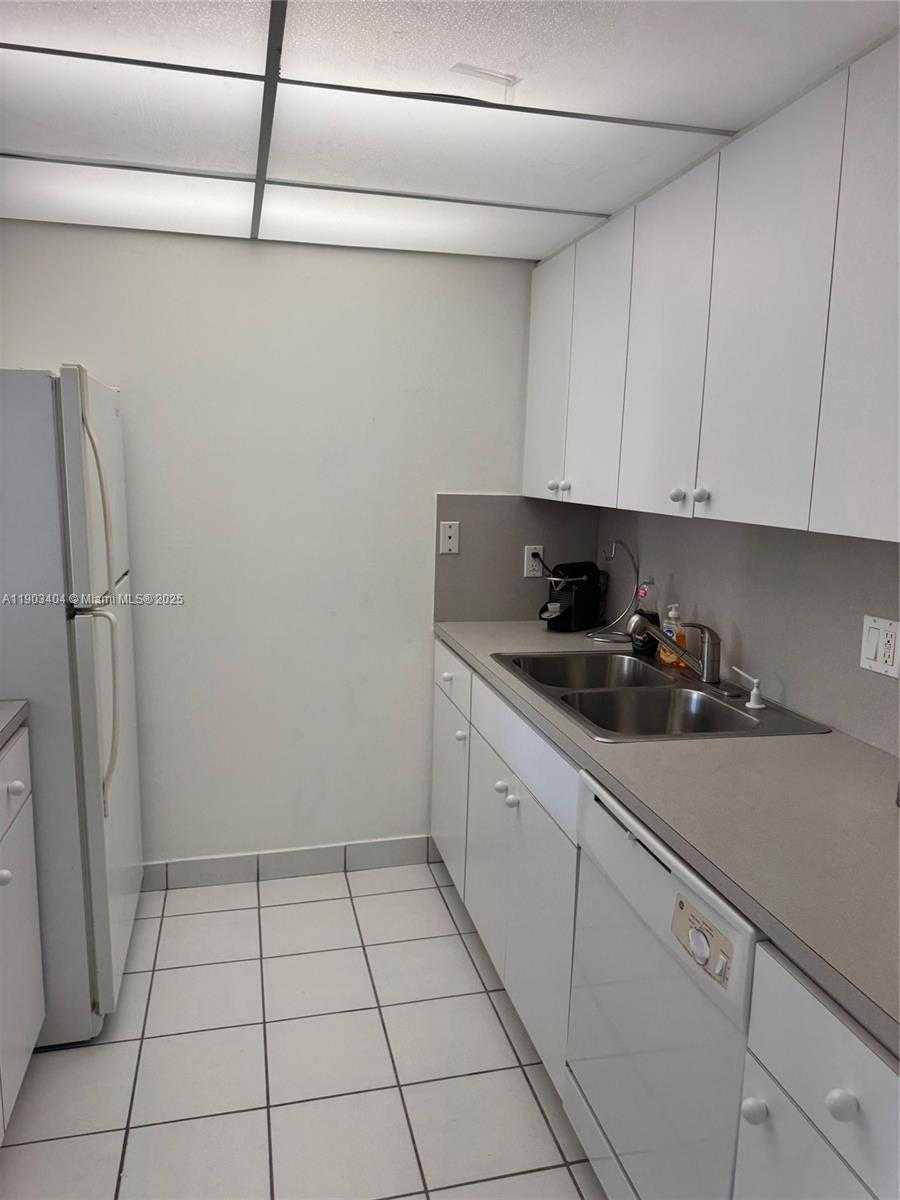 Small Image of 14401 NORTH KENDALL DR #303N, Miami Number 4
