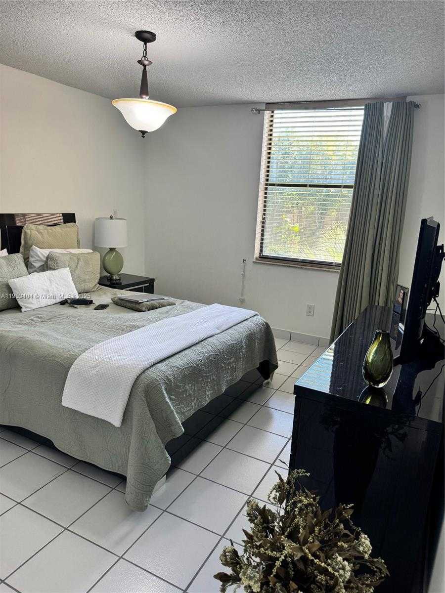Small Image of 14401 NORTH KENDALL DR #303N, Miami Number 7