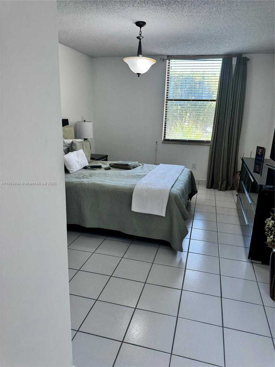 Small Image of 14401 NORTH KENDALL DR #303N, Miami Number 8