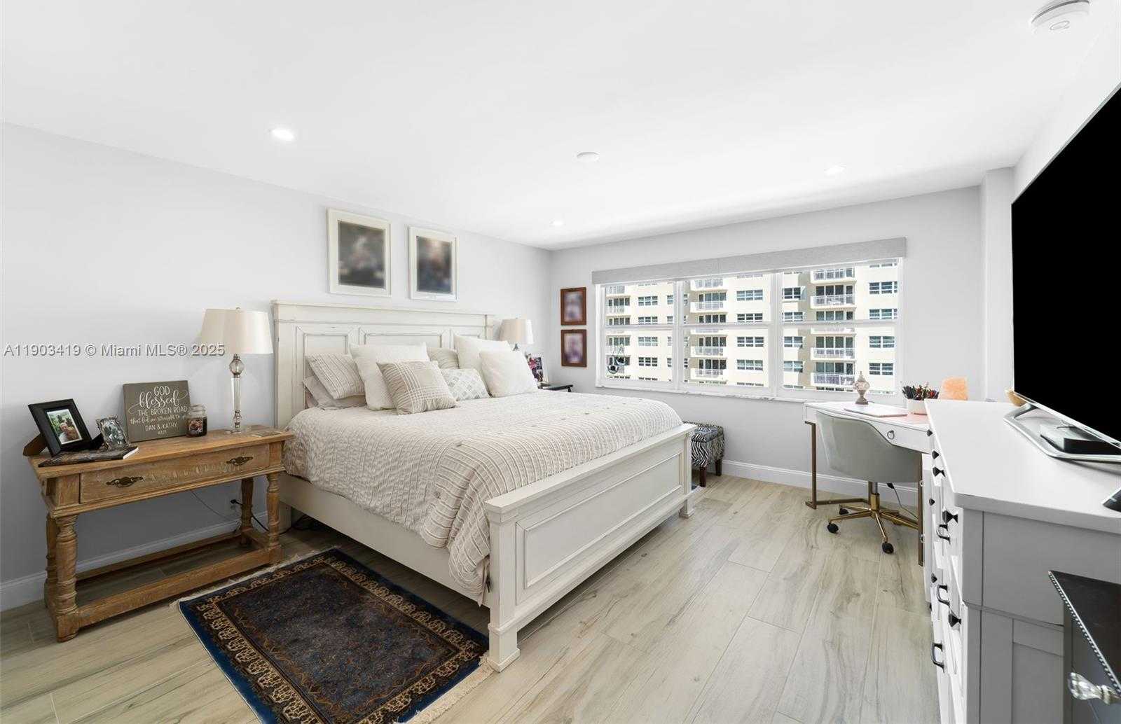 Imagen de Pequeño Objeto