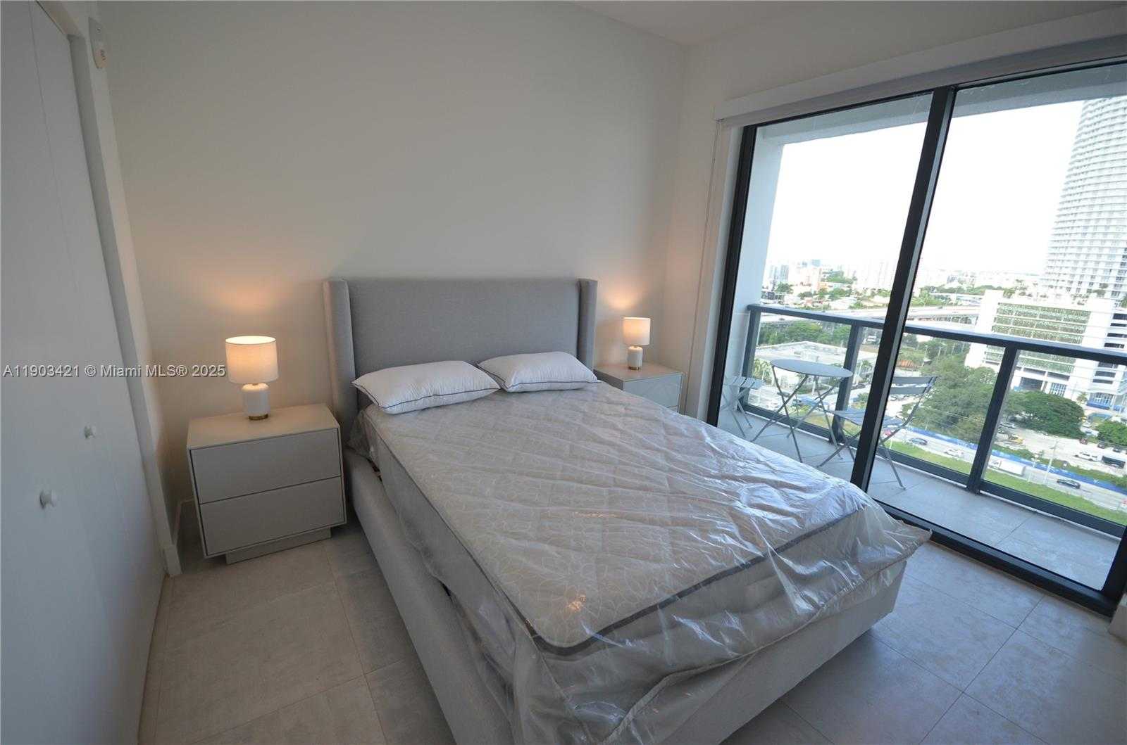 Imagen de Pequeño Objeto