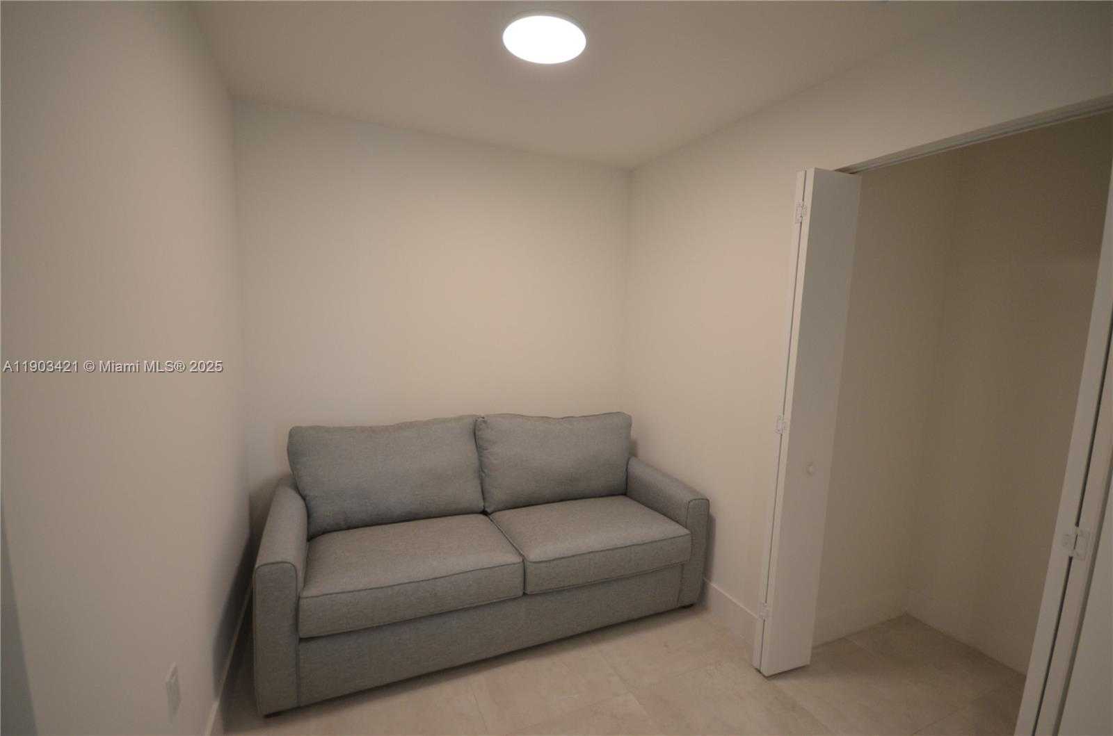 Imagen de Pequeño Objeto