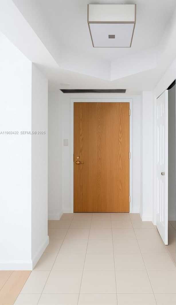 Small Image of 3610 YACHT CLUB DR #1416, Aventura Number 24