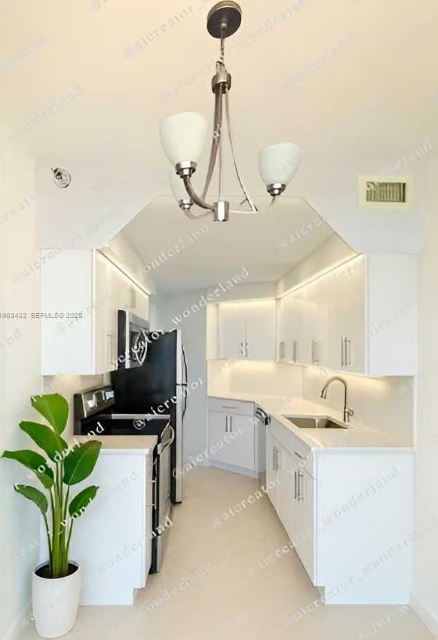 Small Image of 3610 YACHT CLUB DR #1416, Aventura Number 25