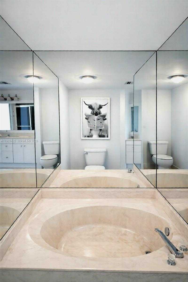 Small Image of 3610 YACHT CLUB DR #1416, Aventura Number 31