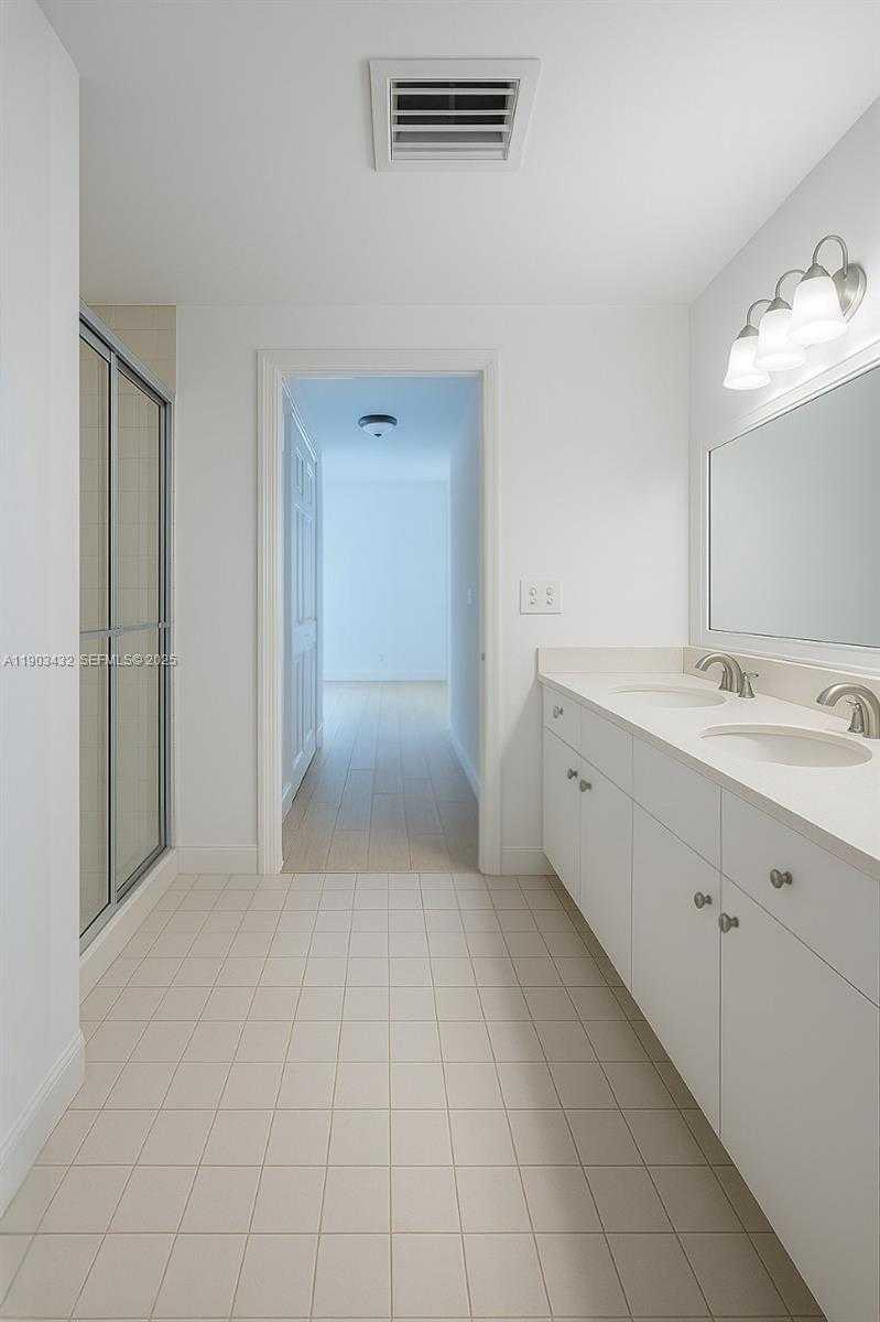 Small Image of 3610 YACHT CLUB DR #1416, Aventura Number 35