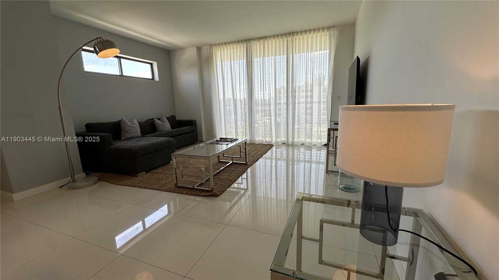 Imagen de Pequeño Objeto