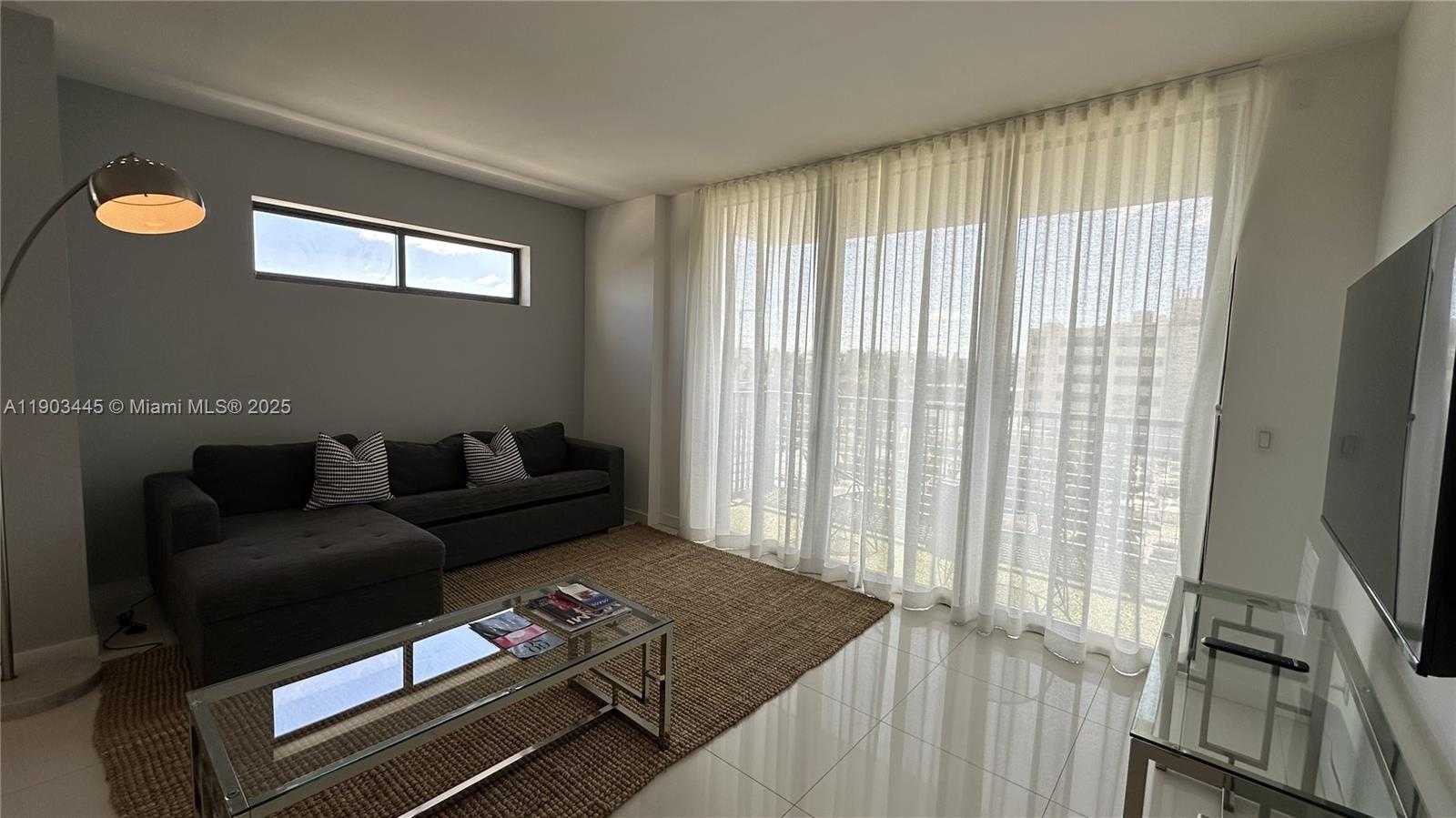 Imagen de Pequeño Objeto