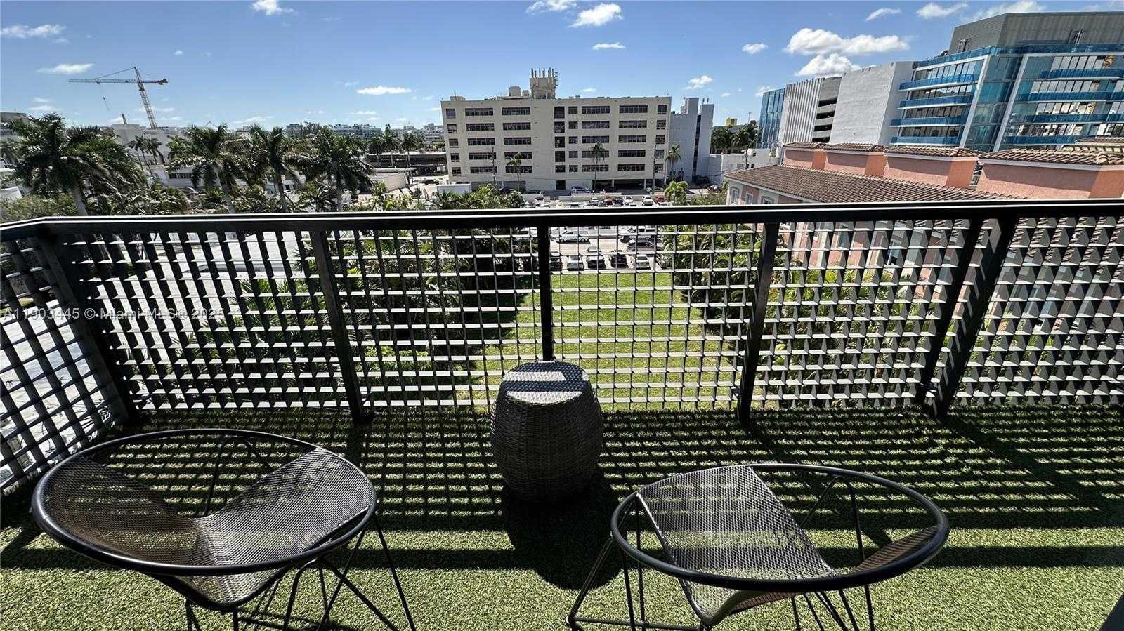 Imagen de Pequeño Objeto