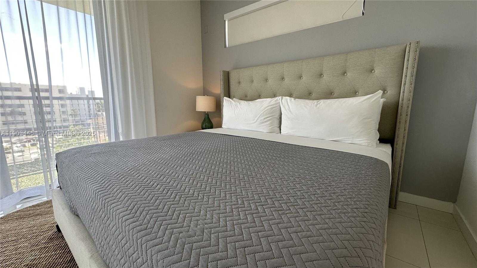 Imagen de Pequeño Objeto