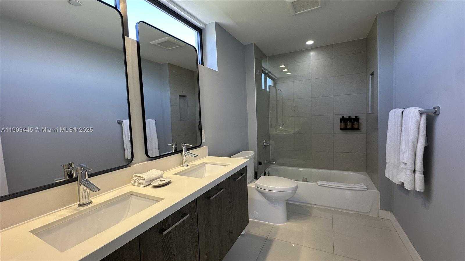 Imagen de Pequeño Objeto