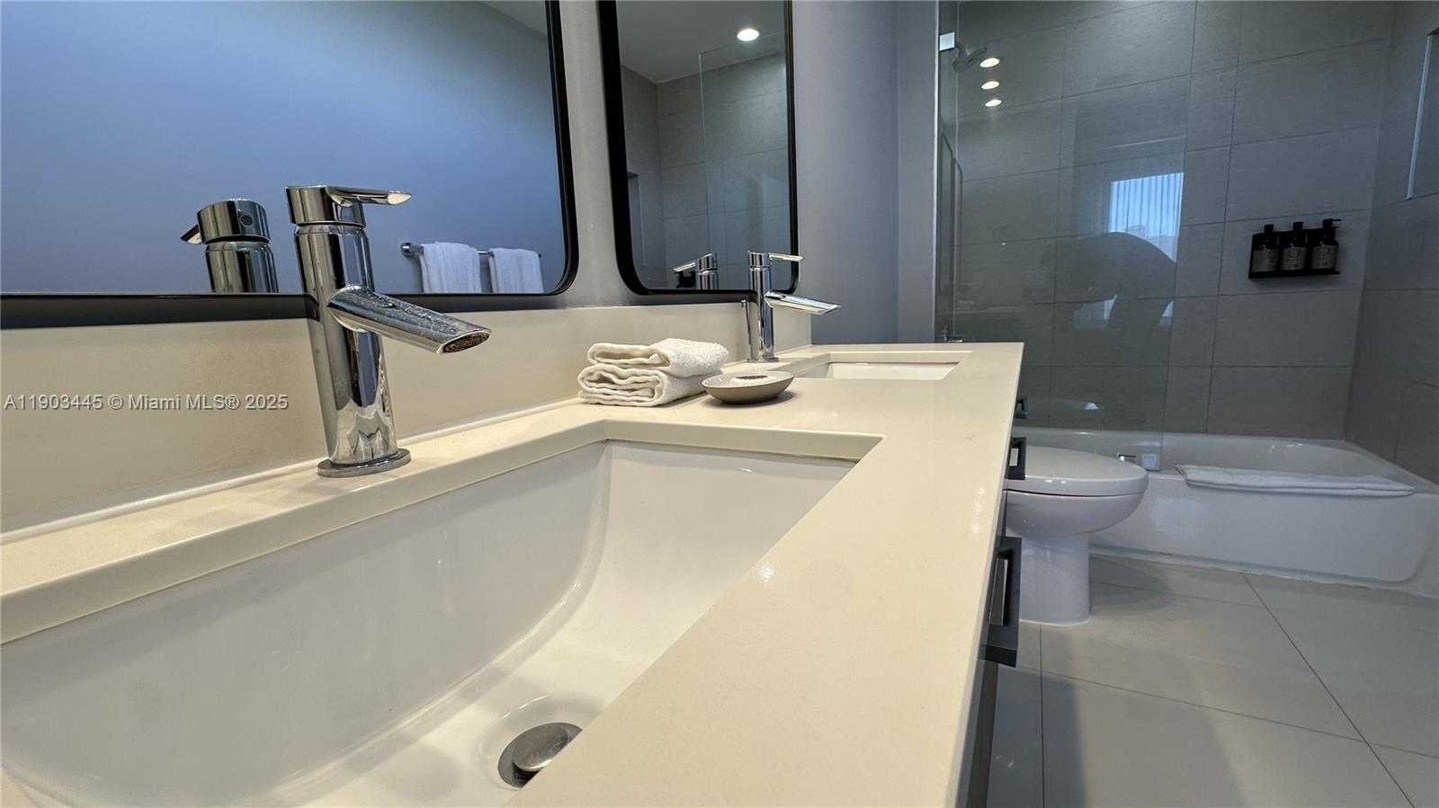 Imagen de Pequeño Objeto