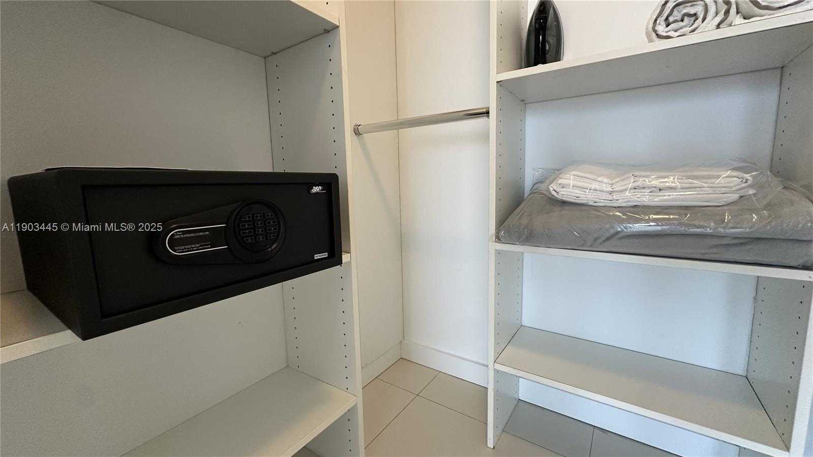 Imagen de Pequeño Objeto