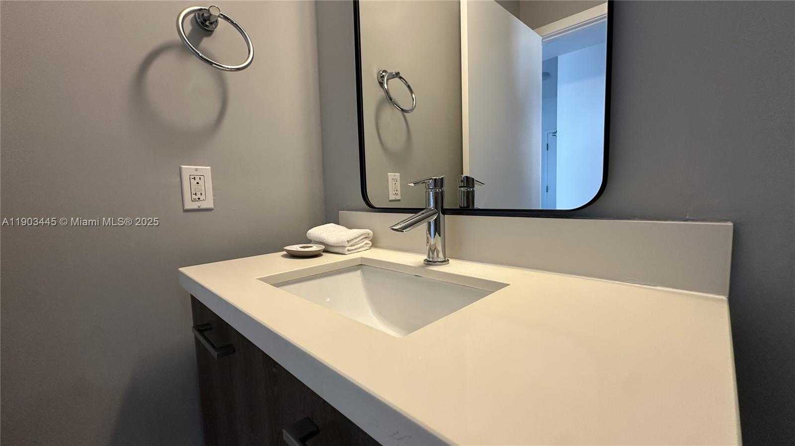 Imagen de Pequeño Objeto