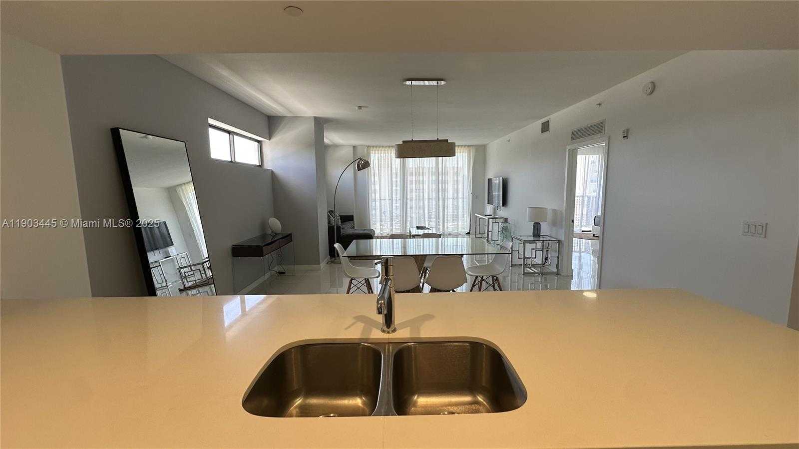 Imagen de Pequeño Objeto