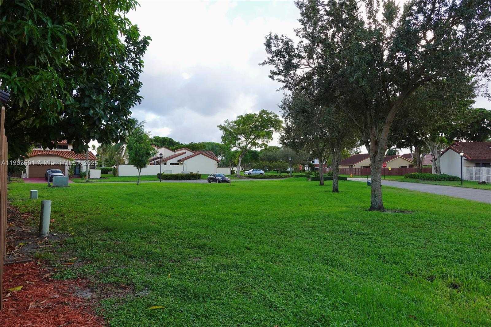 Small Image of 17450 NORTH WEST 66TH CT, Hialeah Number 10