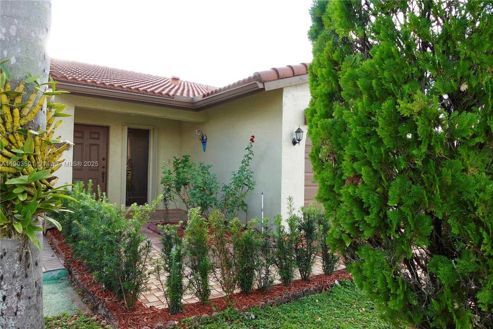 Small Image of 17450 NORTH WEST 66TH CT, Hialeah Number 11