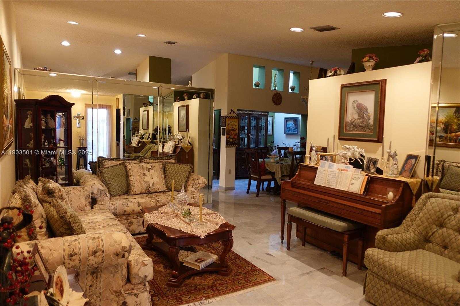 Small Image of 17450 NORTH WEST 66TH CT, Hialeah Number 14