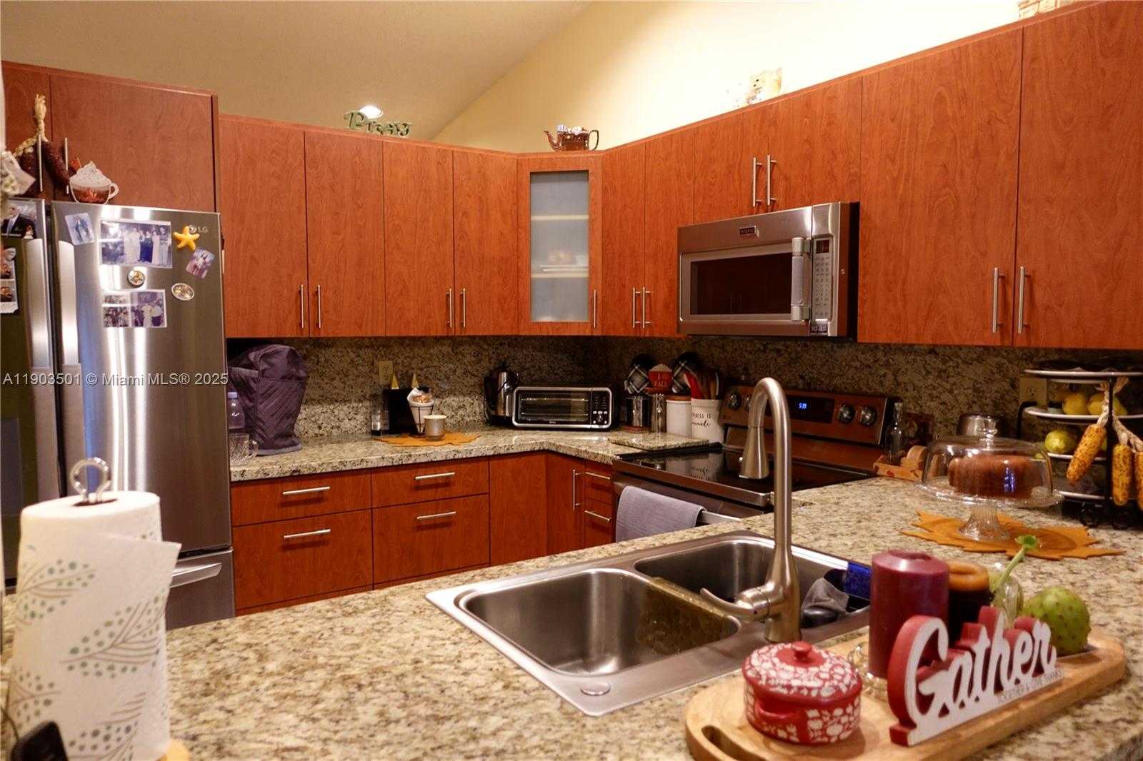 Small Image of 17450 NORTH WEST 66TH CT, Hialeah Number 16